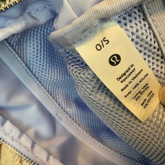 NWT PASTEL BLUE Lululemon Everywhere Belt Bag with Metal Hardware Zipper - Picture 10 of 11